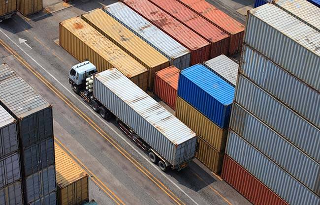 transporte de contenedores de carga
